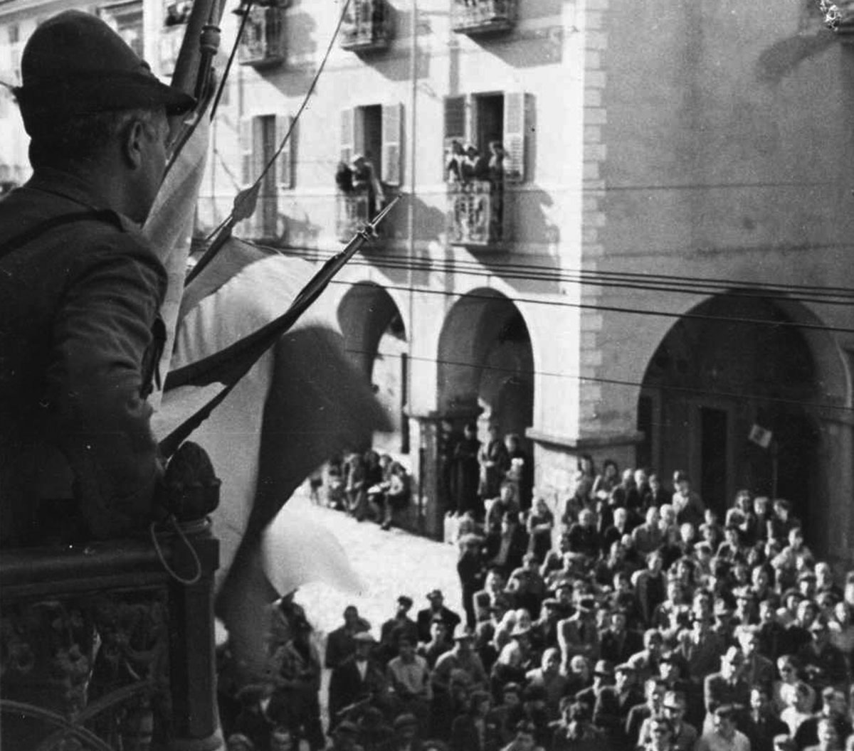 Giulio Bolaffi parla dal Municipio di Susa.